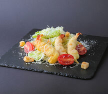 Салат Цезарь с креветками