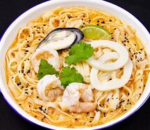 Рисовая лапша с морепродуктами ЯмГунг