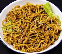 Чайна лапша со свининой в соусе чёрный перец