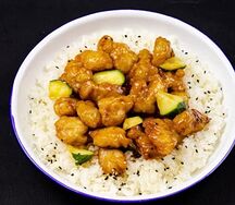 Свинина в красном апельсиновом соусе с огурцом