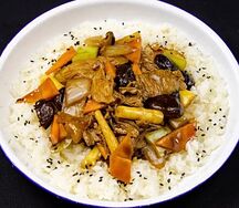 Говядина с шиитаке и бамбуком