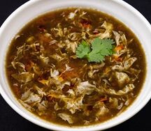 Кисло-острый суп с яйцом и помидорами 