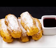 Жареное молоко с ягодным соусом