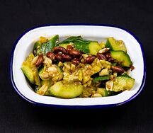 Битые огурцы с арахисом