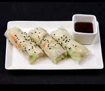 Свежие спринг-роллы с овощами 