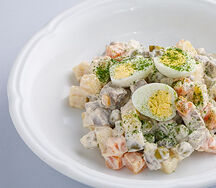 Салат Оливье с говядиной