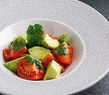 Салат из томатов и авокадо