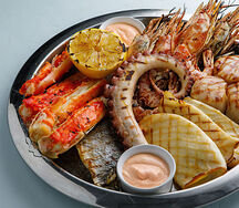 Плато морепродуктов на гриле