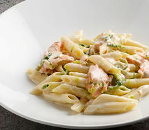 Пенне с копченой форелью