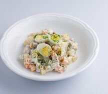 Салат Оливье с говядиной