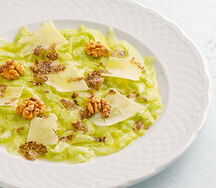 Карпаччо из сельдерея с пекорино и черным трюфелем