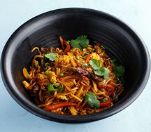 Желтая лапша с говядиной