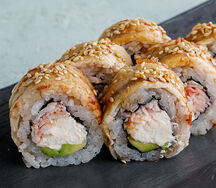 Ролл с угрем и крабом