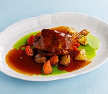 Утиная ножка с печеными овощами