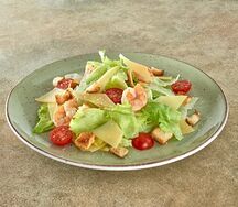 Салат Цезарь с креветками