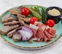 Мясная тарелка