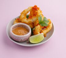 Хрустящий кальмар с соусом том ям
