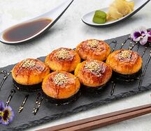 Ролл со снежным крабом запеченный