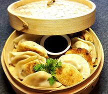 Пельмени китайские отварные со специальным соусом
