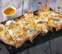 Фокачча с сыром горгонзола