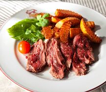 Тальята из говядины с картофелем и черри