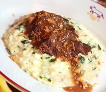 Сливочное ризотто с томлеными говяжьими щечками