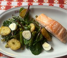 Запеченное филе лосося с картофелем