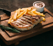 Стейк из свинины с картофелем