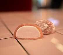 Моти с клубникой