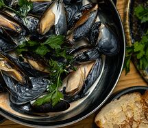 Сливки, петрушка