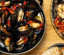 Мёд, чили, чеснок