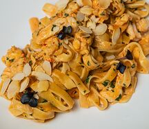 Тальятелле с соусом из креветок и краба
