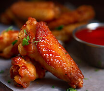 Крылышки куриные и соус на выбор