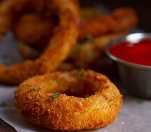 Луковые кольца S и соус