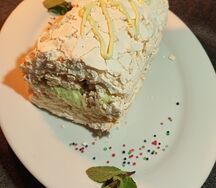 Рулет меренговый Фисташка