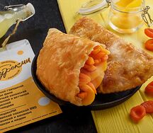 Чубурек с курагой и персиком