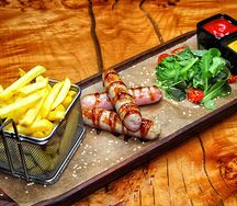 Колбаски охотничьи на углях с картофелем фри