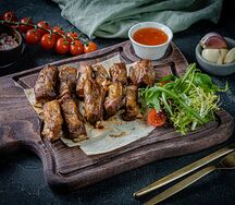 Сочные бараньи ребрышки с аджикой