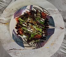 Тёплый салат с телятиной