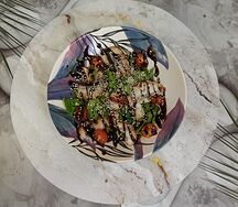 Салат с копчёным угрем