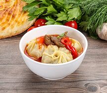Манты с бульоном