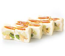 Сладкий ролл с карамельным соусом