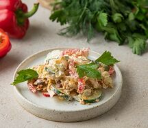 Салат с курицей и пекинской капустой