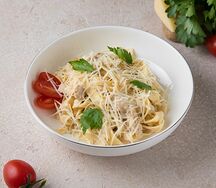 Феттуччине с курицей и со сливками