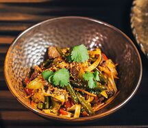 Wok Удон с курицей и зелёными овощами