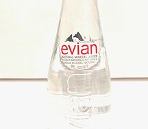 Вода Evian