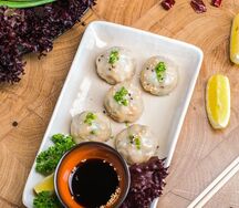 Мини-баоцзы с креветкой и рыбой
