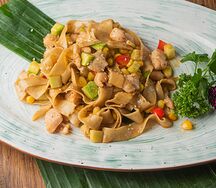 Чоу Мейн Лаомянь с курицей и кукурузой