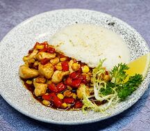 Курица с овощами и рисом