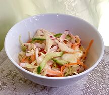 Салат из моркови с сельдереем и перцем